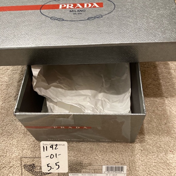 𝐏𝐫𝐚𝐝𝐚 Women’s Leather Studded Embellishment Stretchy Loafers Size 35.5 - Picture 6 of 13